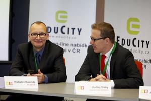 HR živě 2011: moderátoři diskuse Vratislav Kalenda (vlevo) a Ondřej Slabý (vpravo)