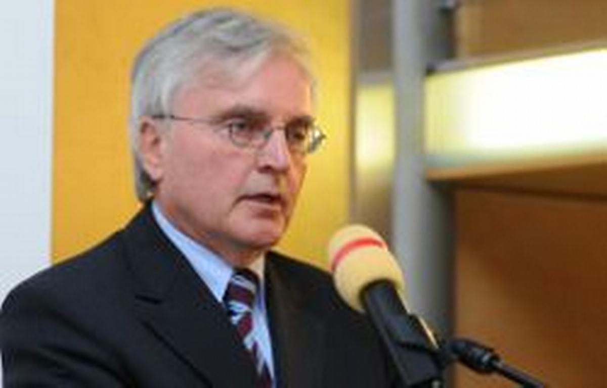 Prof. Dr. Dr. h. c. Horst Günter, děkan a ředitele Institutu pro průmyslový a finanční management (IPFM)