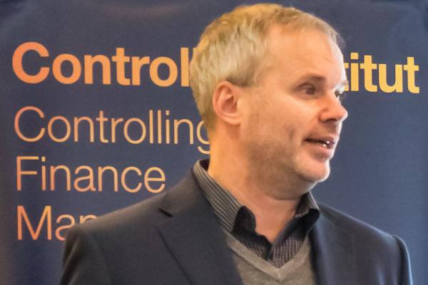 Tomáš Nekvapil, Controller Institut 