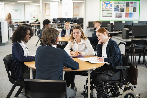 Rozšiřte své znalosti BBA: Výhody profesního manažerského studia