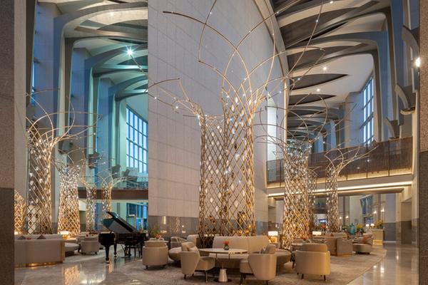 Světelná instalace „Starry Night“ v lobby hotelu Four Seasons Riyadh